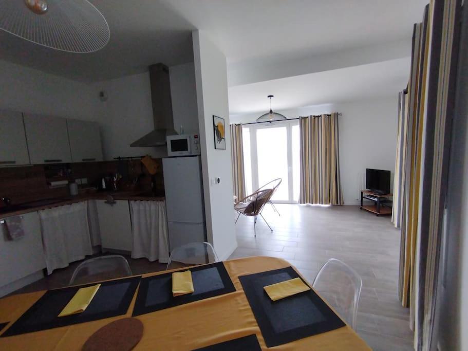 Appartement Climatise Au Coeur De La Provence Lac Et Parcs D'Attractions 10Mn Avignon 몽투 외부 사진
