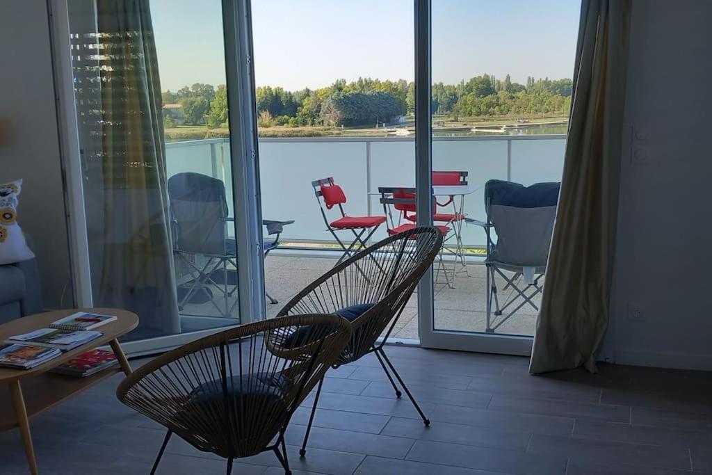 Appartement Climatise Au Coeur De La Provence Lac Et Parcs D'Attractions 10Mn Avignon 몽투 외부 사진
